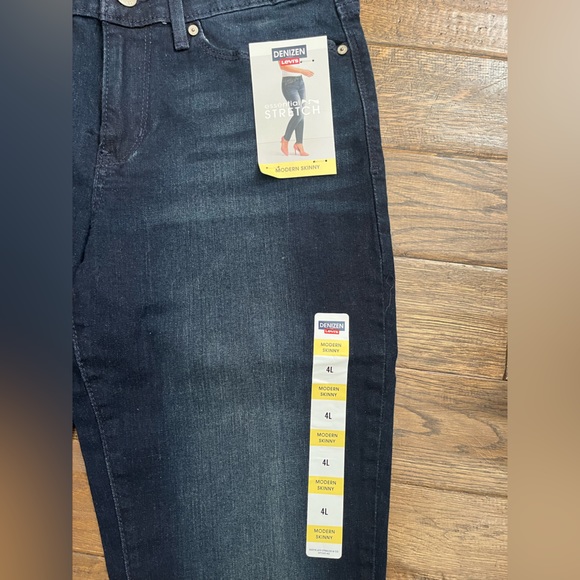 Denizen from Levi’s modern skinny size 4 jeans - Picture 2 of 3